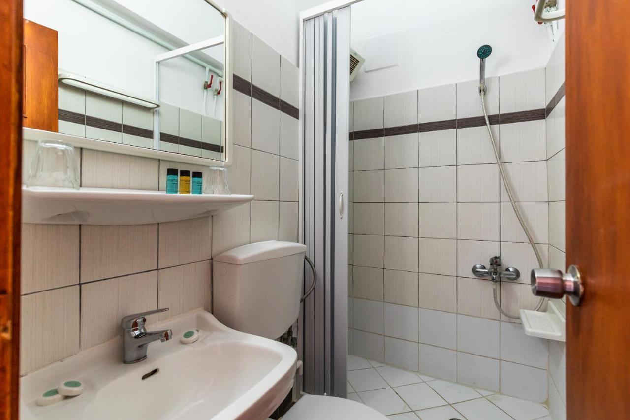 Regina Hotel سكوبيلوس تاون المظهر الخارجي الصورة