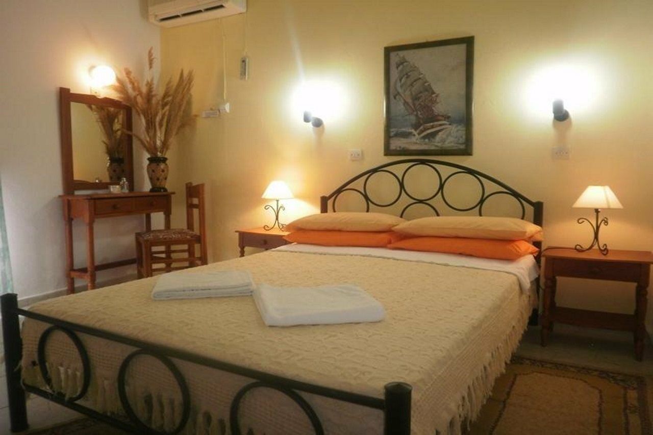 Regina Hotel سكوبيلوس تاون المظهر الخارجي الصورة